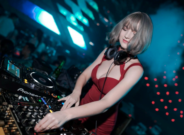 Một nữ DJ ngoại quốc đang làm mưa làm gió Việt Nam,mỹ nhân đến từ Ukraine, Alexandra Rud Ku Casino